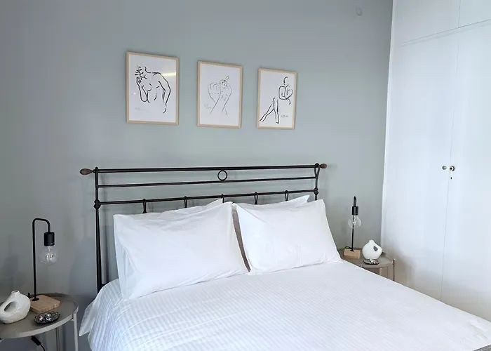 Acropolis, 2Bd Erechthiou 21 23