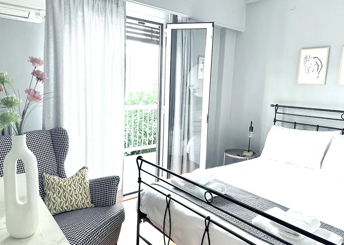 Acropolis, 2Bd Erechthiou 21 23