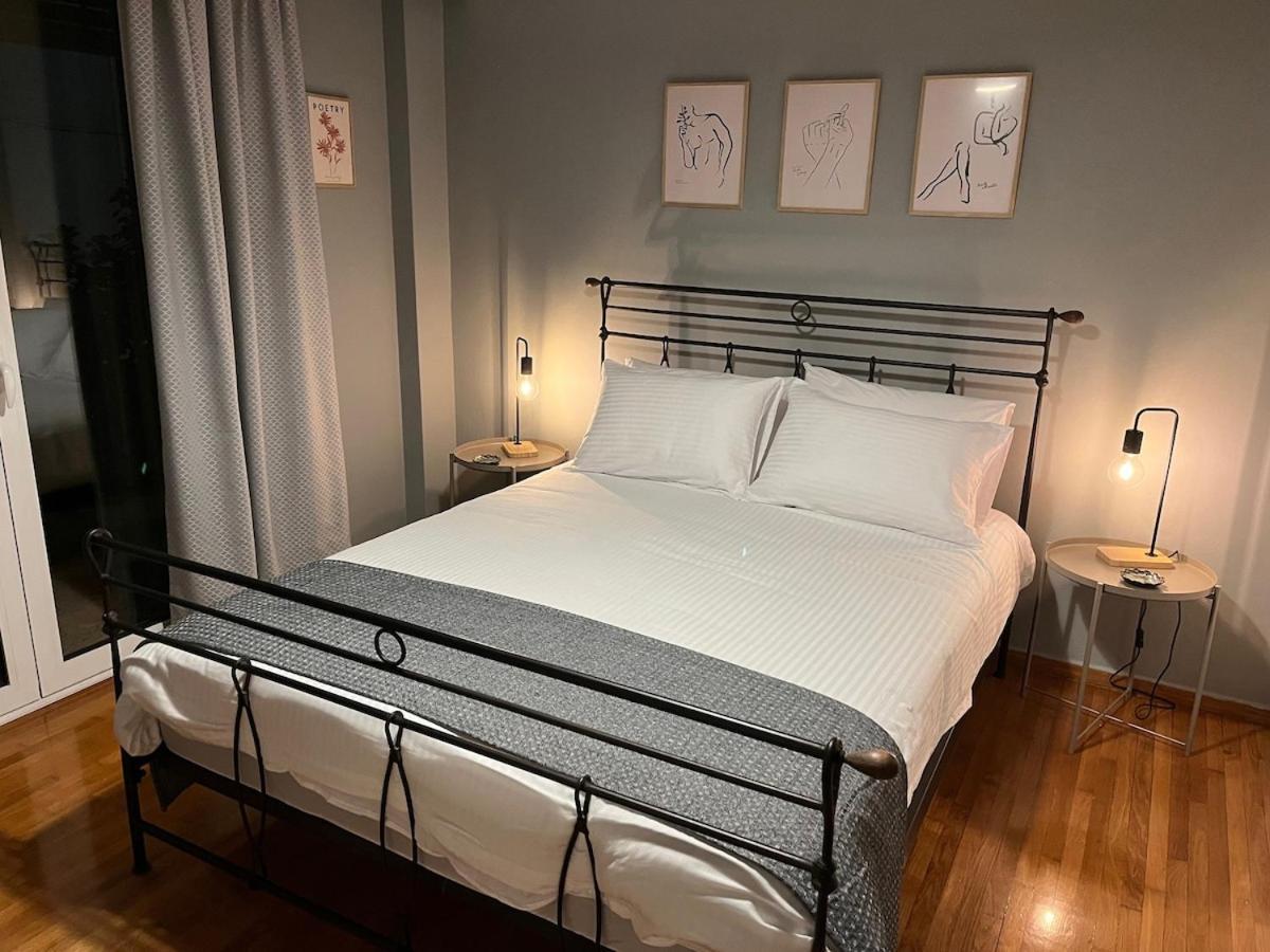Acropolis, 2bd Erechthiou 21 23 *