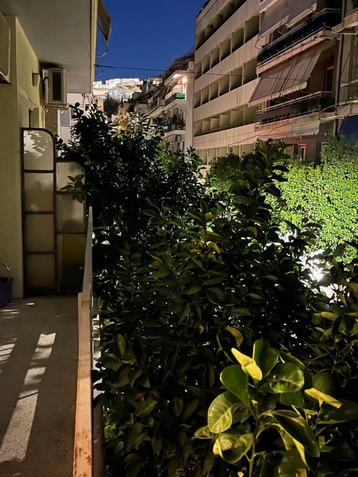 Acropolis, 2bd Erechthiou 21 23