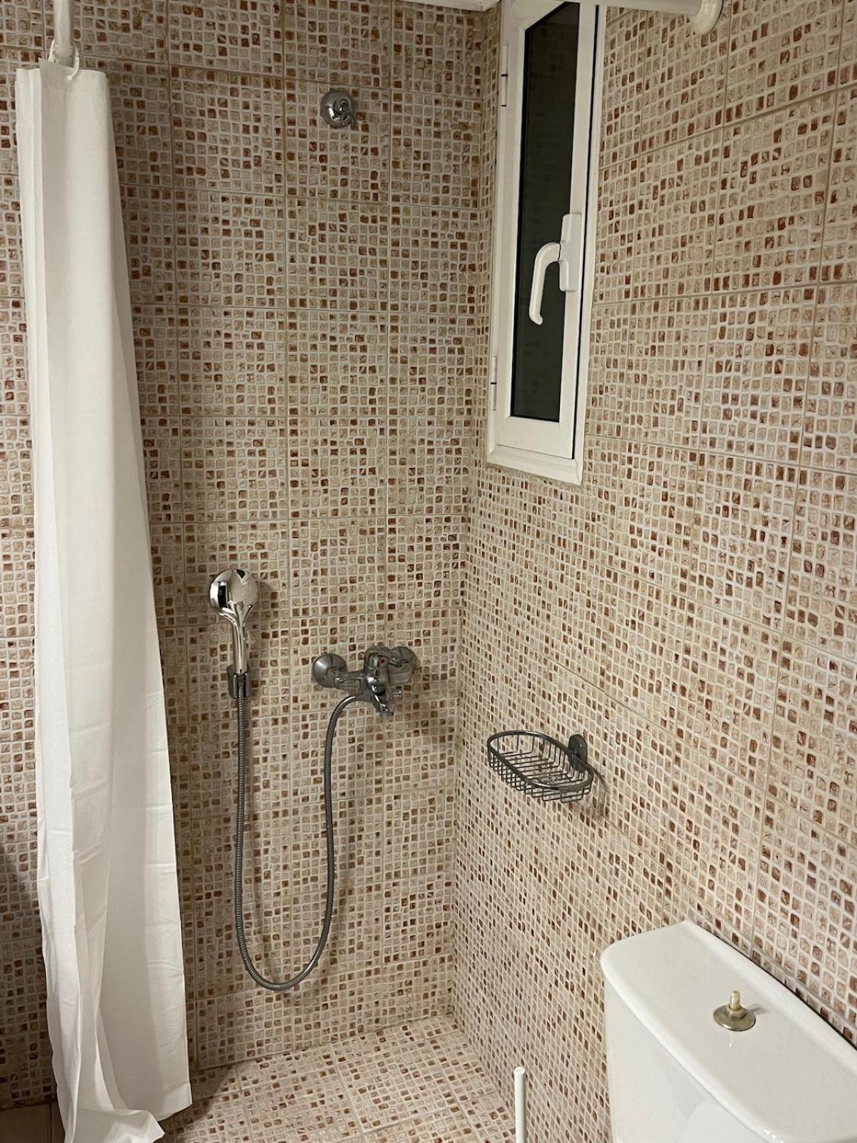 Acropolis, 2bd Erechthiou 21 23 * Athen